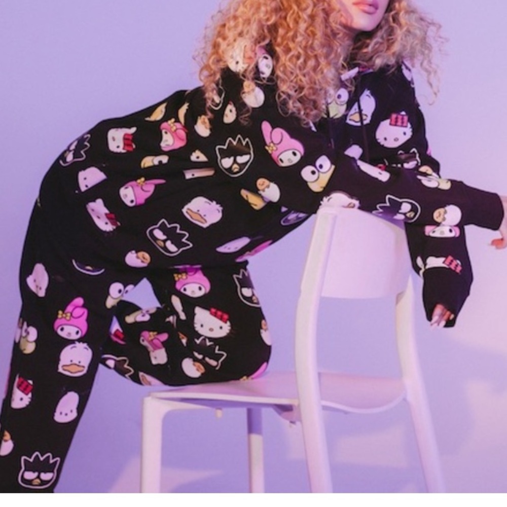 sanrio x the hundreds sweater fit